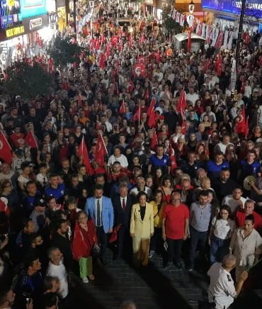 Karşıyaka’da 30 Ağustos Coşkusu Sokaklara Taştı