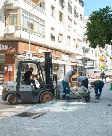 Bostanlı’da Cemal Bülbül Sokak Baştan Aşağı Yenileniyor