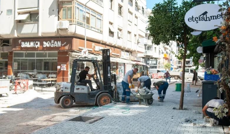 Bostanlı’da Cemal Bülbül Sokak Baştan Aşağı Yenileniyor