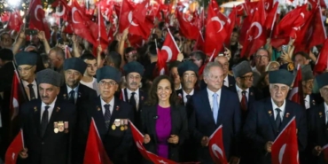 Karşıyaka’da 9 Eylül Coşkusu Fener Alayına Taştı